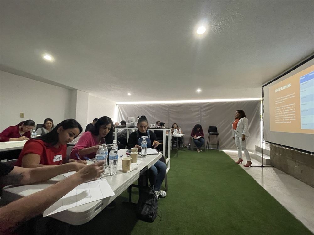 Escuela para Padres renacimiento familiar terapia familiar